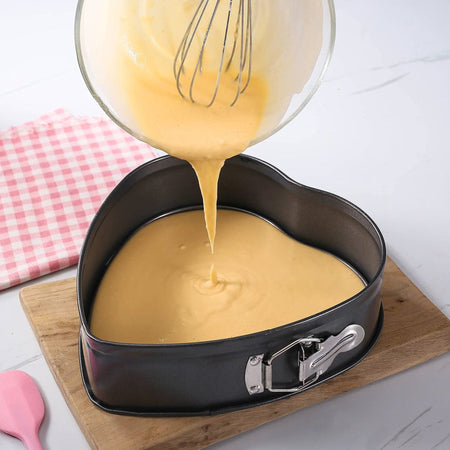 Royal Cuisine 24cm Heart Cake Tin – Non-Stick Springform Cake Tin, Carbon Steel Baking Mould